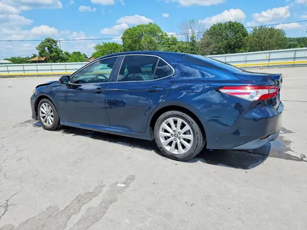 4T1B11HK5JU595905 2018 TOYOTA CAMRY - Image 2