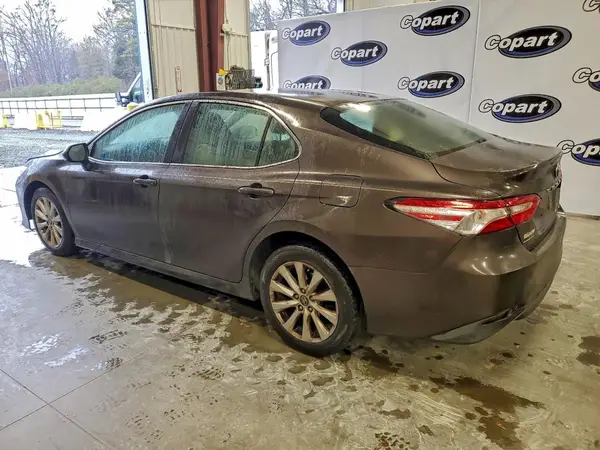 4T1B11HK5JU596391 2018 TOYOTA CAMRY - Image 2