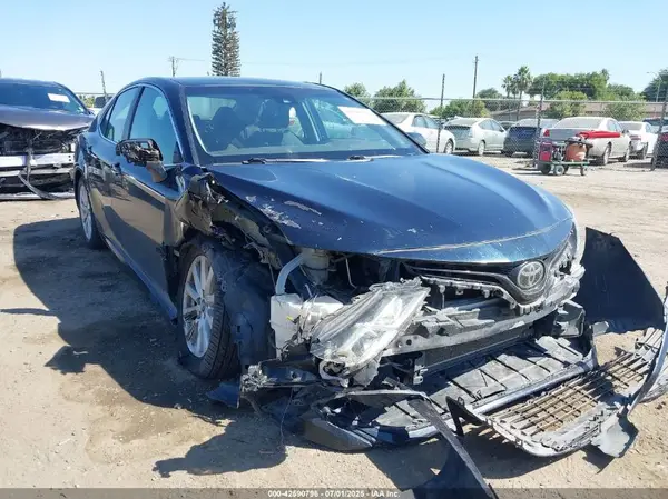 4T1B11HK5JU596889 2018 TOYOTA CAMRY - Image 1