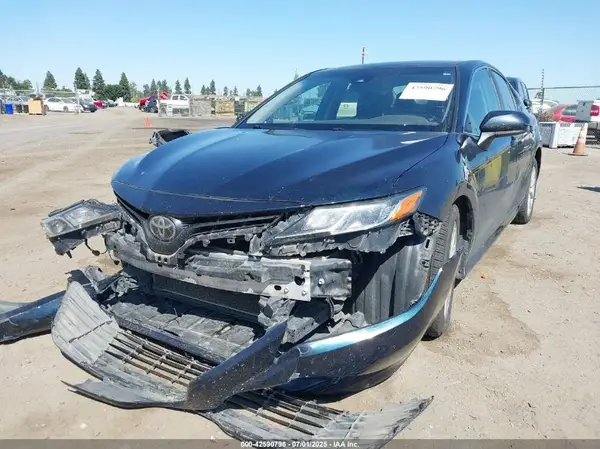 4T1B11HK5JU596889 2018 TOYOTA CAMRY - Image 2