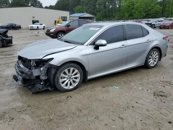 4T1B11HK5JU597086 2018 TOYOTA CAMRY - Image 1