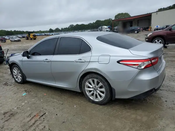 4T1B11HK5JU597086 2018 TOYOTA CAMRY - Image 2