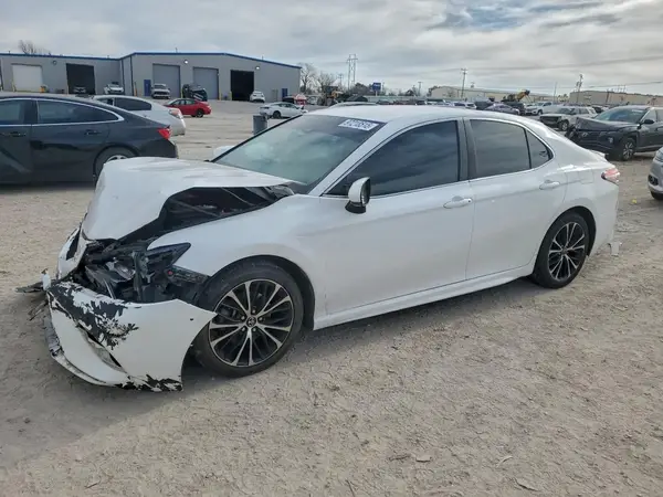 4T1B11HK5JU597928 2018 TOYOTA CAMRY - Image 1