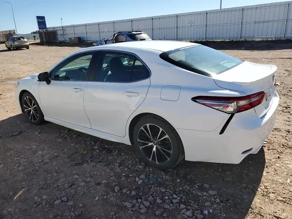 4T1B11HK5JU598206 2018 TOYOTA CAMRY - Image 2