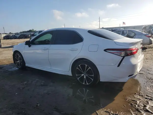 4T1B11HK5JU598481 2018 TOYOTA CAMRY - Image 2