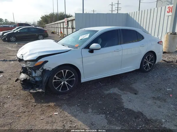 4T1B11HK5JU599145 2018 TOYOTA CAMRY - Image 2