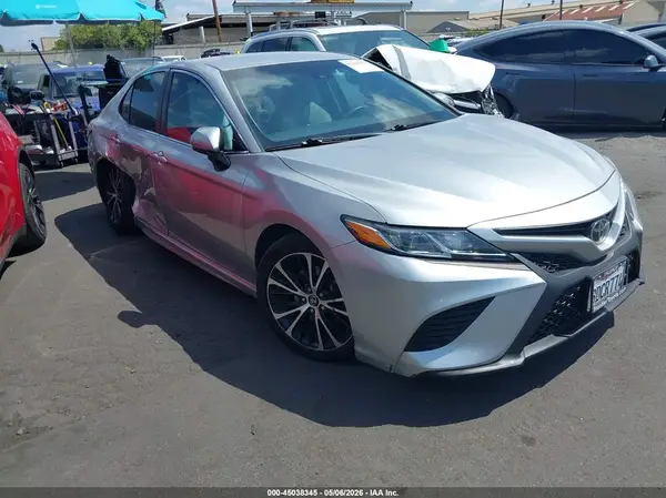 4T1B11HK5JU599405 2018 TOYOTA CAMRY - Image 1