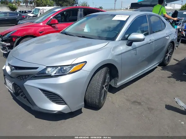 4T1B11HK5JU599405 2018 TOYOTA CAMRY - Image 2