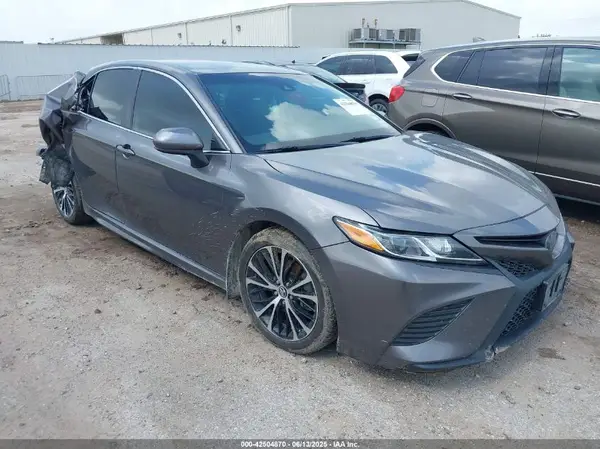 4T1B11HK5JU599842 2018 TOYOTA CAMRY - Image 1