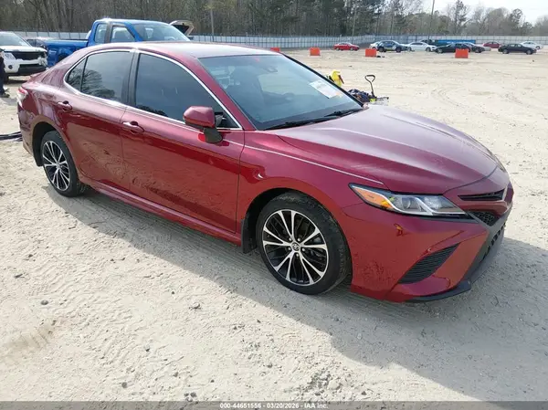 4T1B11HK5JU600164 2018 TOYOTA CAMRY - Image 1