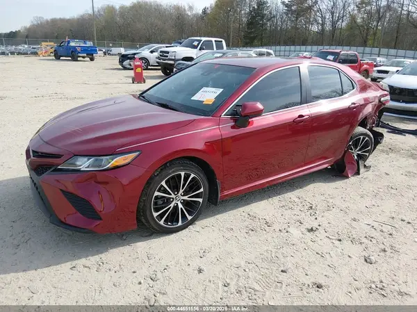 4T1B11HK5JU600164 2018 TOYOTA CAMRY - Image 2