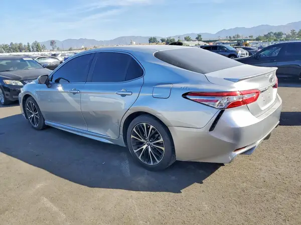 4T1B11HK5JU601136 2018 TOYOTA CAMRY - Image 2