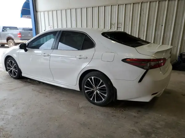 4T1B11HK5JU604733 2018 TOYOTA CAMRY - Image 2