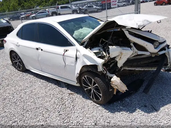 4T1B11HK5JU605722 2018 TOYOTA CAMRY - Image 1