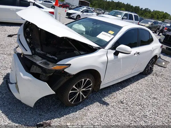 4T1B11HK5JU605722 2018 TOYOTA CAMRY - Image 2