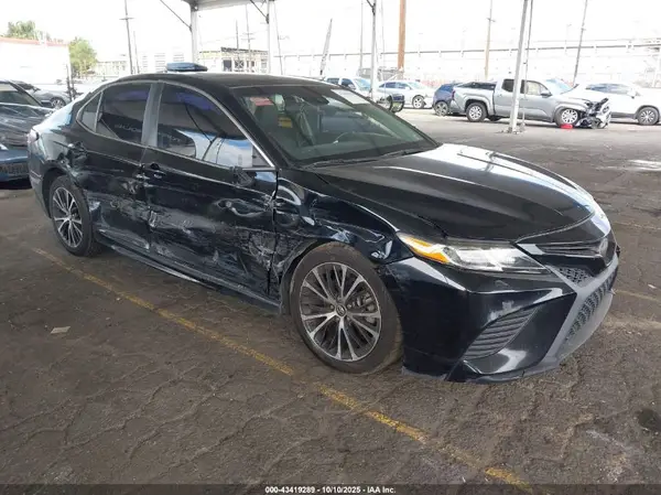 4T1B11HK5JU606286 2018 TOYOTA CAMRY - Image 1