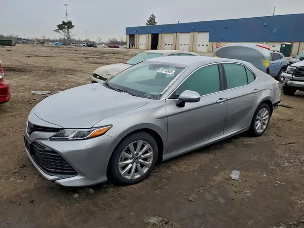 4T1B11HK5JU606336 2018 TOYOTA CAMRY - Image 1