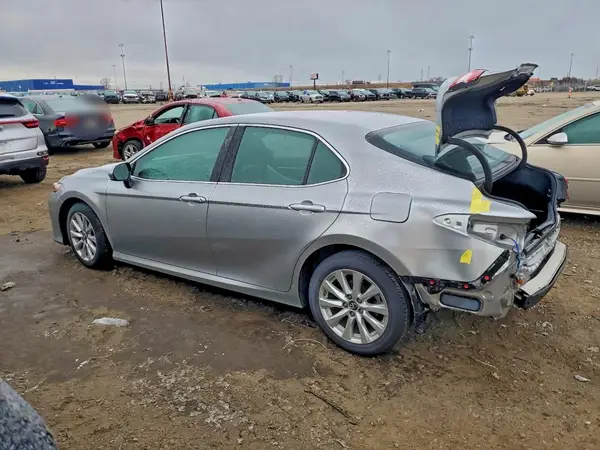 4T1B11HK5JU606336 2018 TOYOTA CAMRY - Image 2