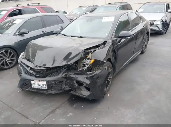 4T1B11HK5JU607020 2018 TOYOTA CAMRY - Image 2