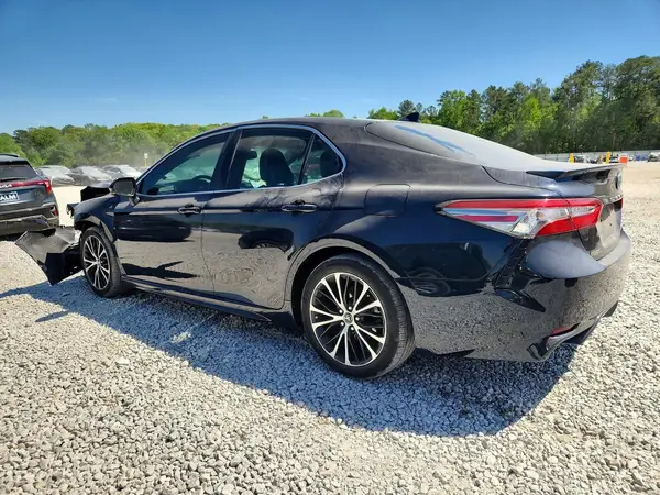 4T1B11HK5JU608619 2018 TOYOTA CAMRY - Image 2