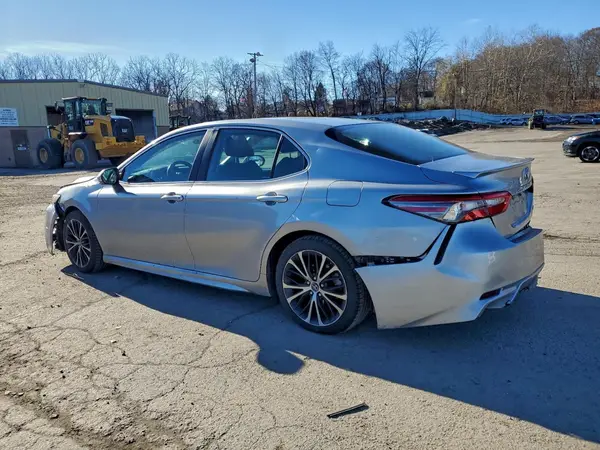 4T1B11HK5JU608734 2018 TOYOTA CAMRY - Image 2