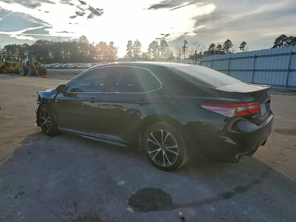 4T1B11HK5JU608877 2018 TOYOTA CAMRY - Image 2