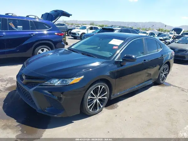 4T1B11HK5JU610077 2018 TOYOTA CAMRY - Image 2