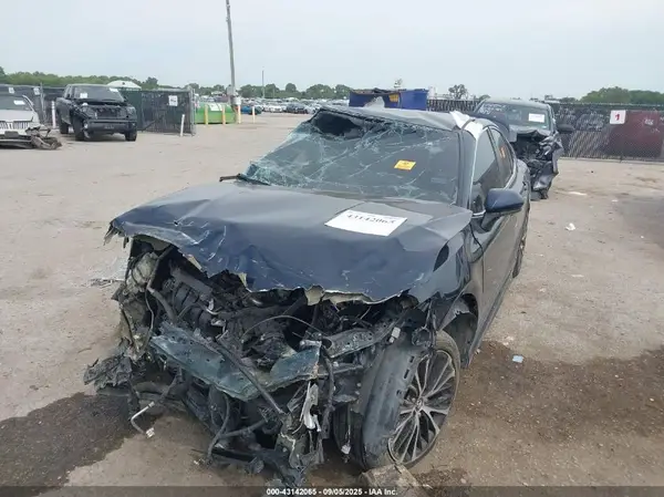 4T1B11HK5JU610287 2018 TOYOTA CAMRY - Image 2