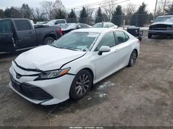 4T1B11HK5JU610340 2018 TOYOTA CAMRY - Image 2