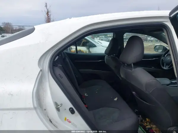 4T1B11HK5JU610340 2018 TOYOTA CAMRY - Image 8