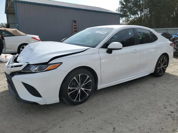 4T1B11HK5JU611259 2018 TOYOTA CAMRY - Image 1