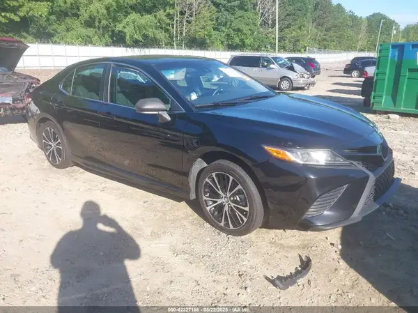 4T1B11HK5JU611391 2018 TOYOTA CAMRY - Image 1
