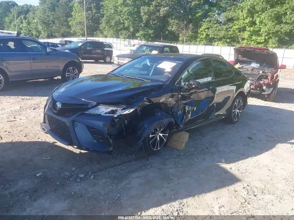 4T1B11HK5JU611391 2018 TOYOTA CAMRY - Image 2