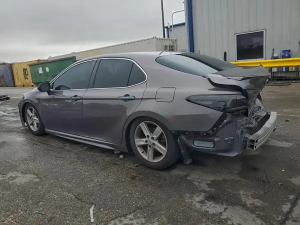 4T1B11HK5JU611827 2018 TOYOTA CAMRY - Image 2
