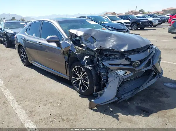 4T1B11HK5JU612010 2018 TOYOTA CAMRY - Image 1