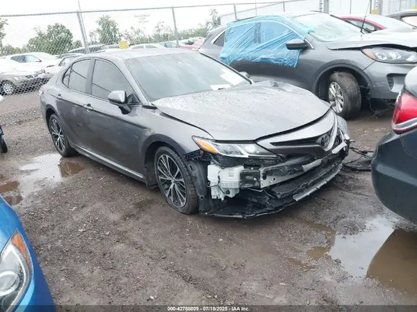 4T1B11HK5JU614081 2018 TOYOTA CAMRY - Image 1