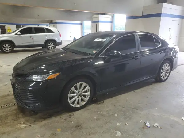 4T1B11HK5JU614162 2018 TOYOTA CAMRY - Image 1