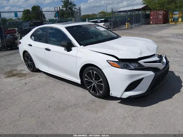 4T1B11HK5JU614761 2018 TOYOTA CAMRY - Image 1