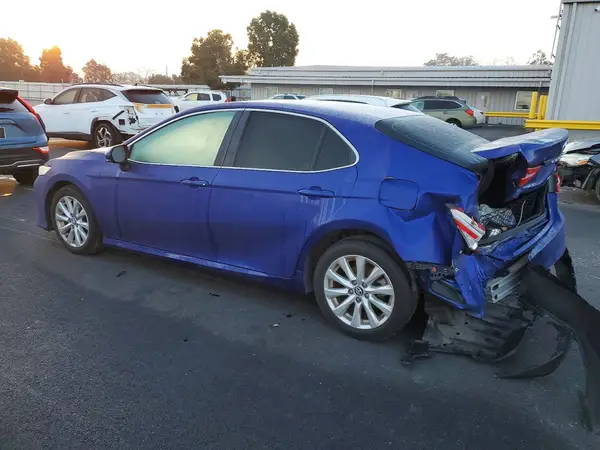 4T1B11HK5JU616011 2018 TOYOTA CAMRY - Image 2