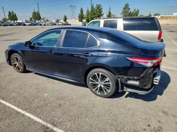 4T1B11HK5JU617014 2018 TOYOTA CAMRY - Image 2