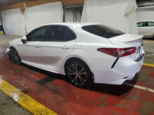 4T1B11HK5JU617711 2018 TOYOTA CAMRY - Image 2