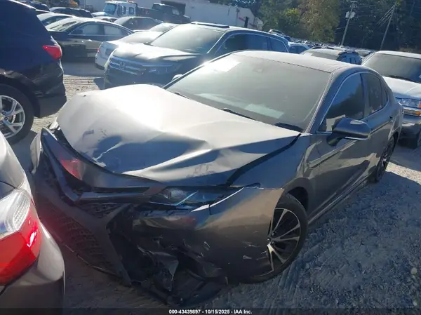 4T1B11HK5JU619880 2018 TOYOTA CAMRY - Image 2