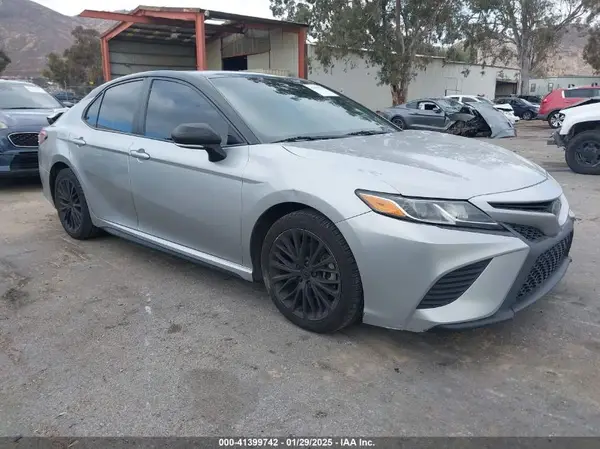 4T1B11HK5JU619927 2018 TOYOTA CAMRY - Image 1