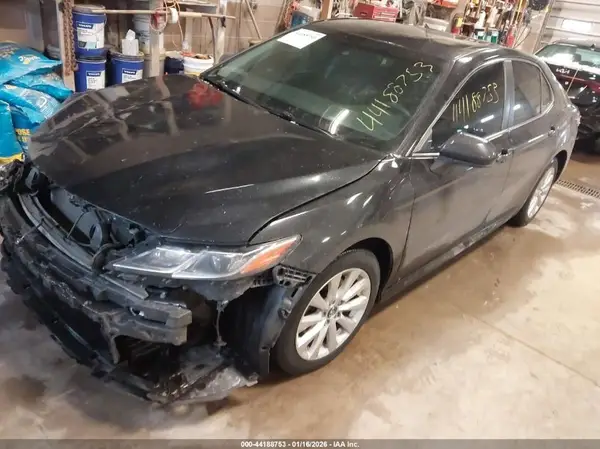 4T1B11HK5JU621192 2018 TOYOTA CAMRY - Image 2