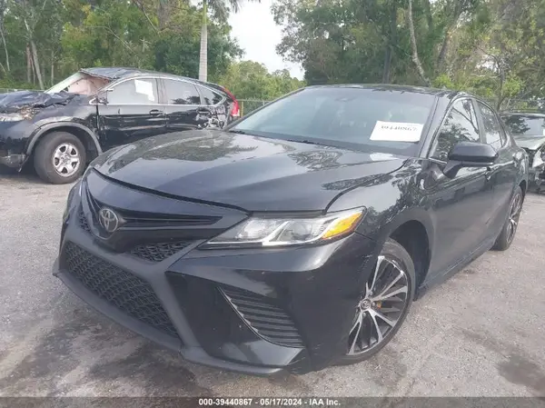 4T1B11HK5JU621208 2018 TOYOTA CAMRY - Image 2