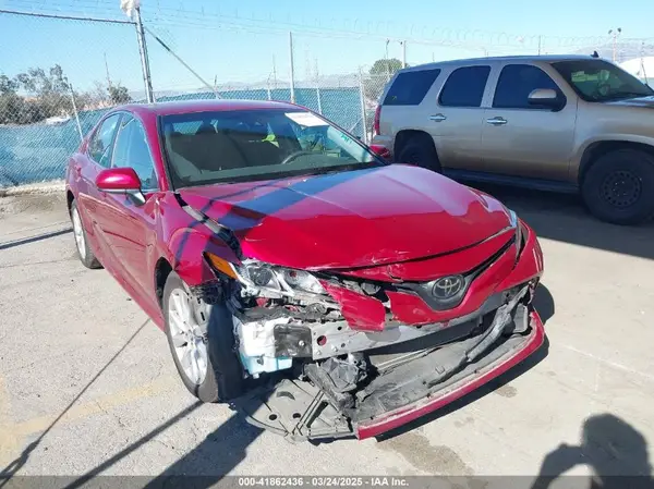 4T1B11HK5JU621824 2018 TOYOTA CAMRY - Image 1
