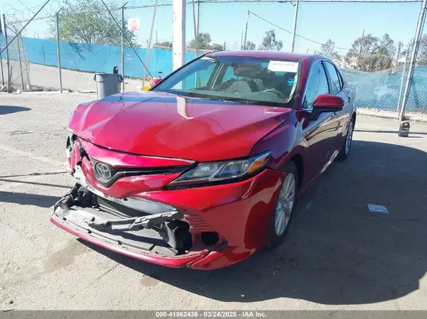 4T1B11HK5JU621824 2018 TOYOTA CAMRY - Image 2