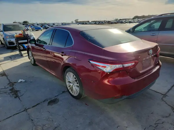 4T1B11HK5JU622620 2018 TOYOTA CAMRY - Image 2