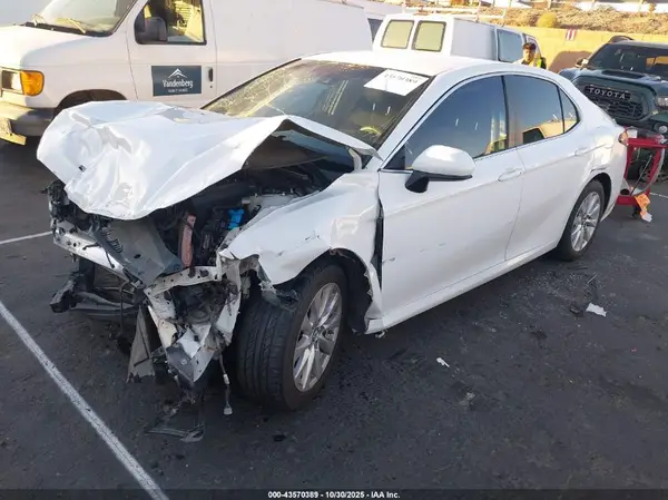 4T1B11HK5JU623251 2018 TOYOTA CAMRY - Image 2