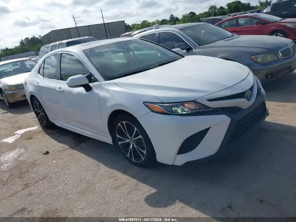 4T1B11HK5JU623766 2018 TOYOTA CAMRY - Image 1